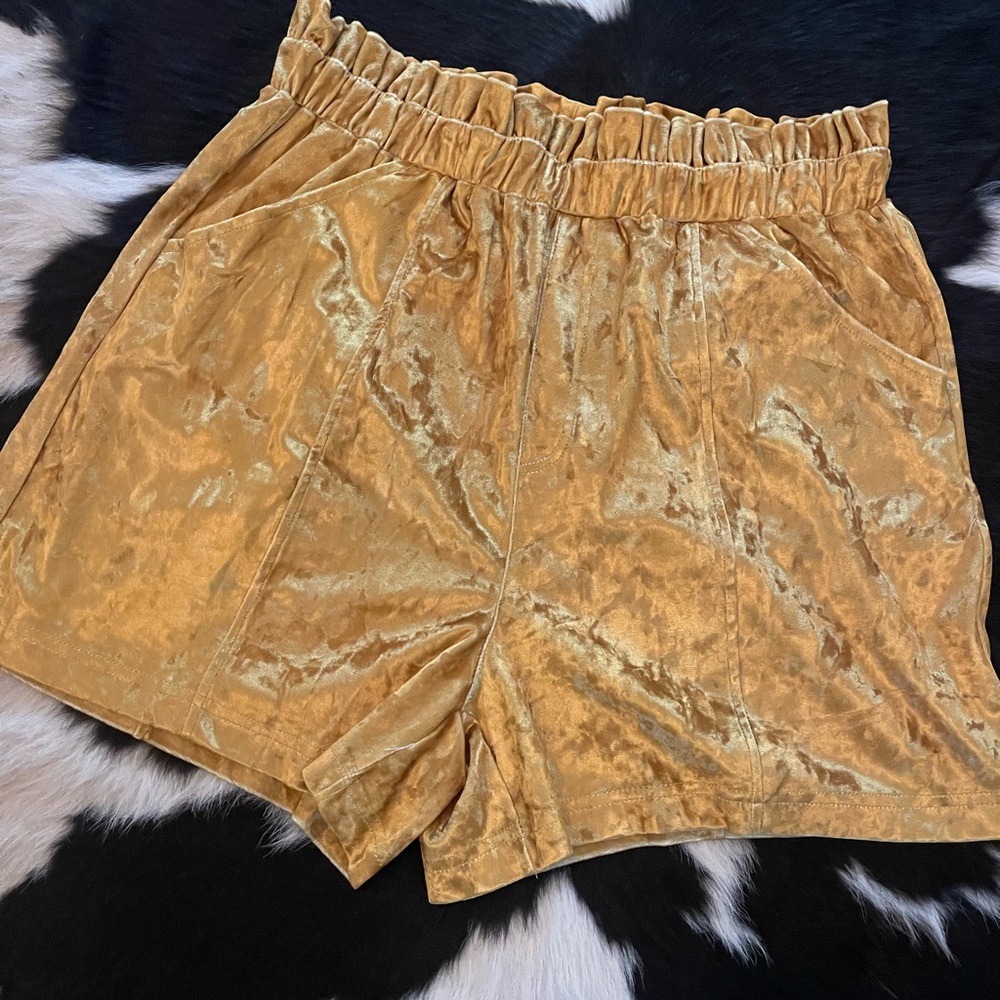 Rowdy Crowd Gold Velvet Shorts Size Large Boutique
